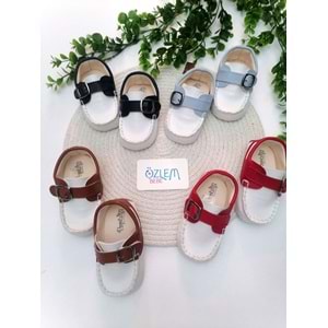 Beyaz Zemin Kemerli Model Ayakkabı