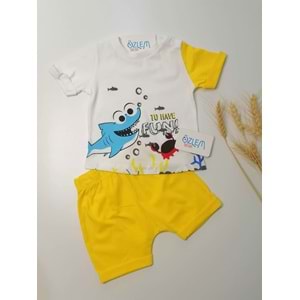 Sarı Şortlu Neşeli Denizaltı