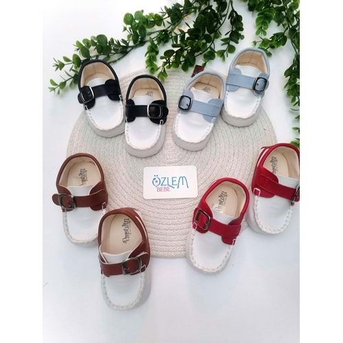 Beyaz Zemin Kemerli Model Ayakkabı