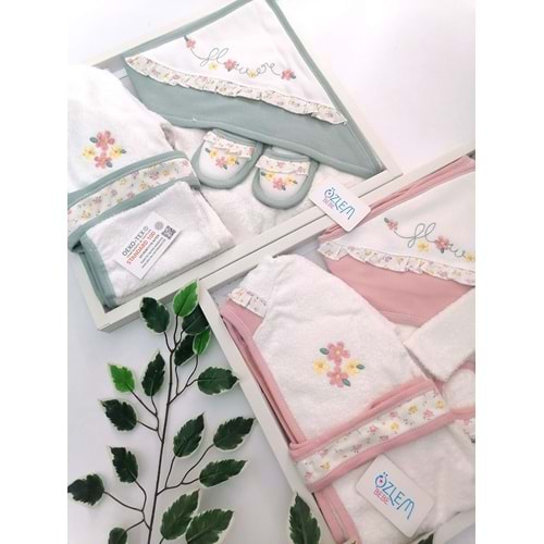 Çiçek Desen Havlu&Bornoz Seti
